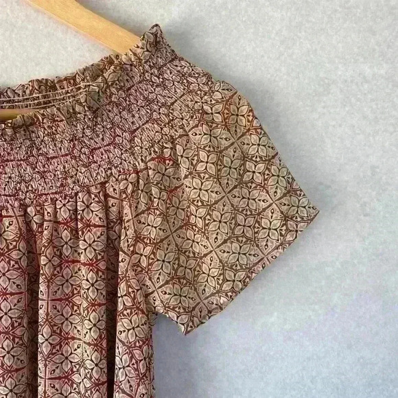 En Creme Red White Abstract Smocked Collar Flowy Sleeve Blouse Size Small - Picture 7 of 14